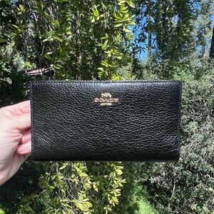 COACH Slim Zip Wallet Black Pebble Leather with Gold Hardware AUTHENTIC